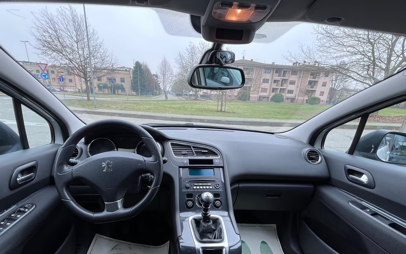 Peugeot 5008 2.0 HDi 150CV Active - Image 6